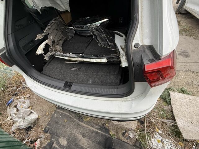 Белый Фольксваген Тигуан, объемом двигателя 2 л и пробегом 73 тыс. км за 13500 $, фото 19 на Automoto.ua