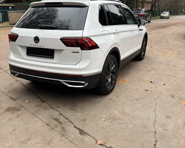 Білий Фольксваген Тігуан, об'ємом двигуна 1.98 л та пробігом 35 тис. км за 31600 $, фото 6 на Automoto.ua