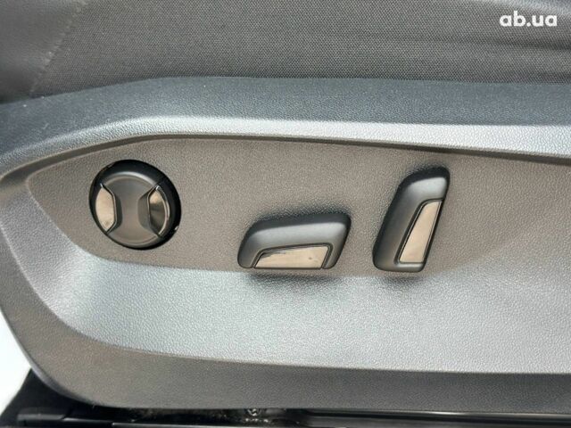 Белый Фольксваген Тигуан, объемом двигателя 2 л и пробегом 58 тыс. км за 31490 $, фото 19 на Automoto.ua