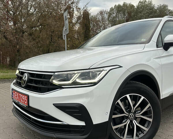 Белый Фольксваген Тигуан, объемом двигателя 2 л и пробегом 132 тыс. км за 27750 $, фото 12 на Automoto.ua