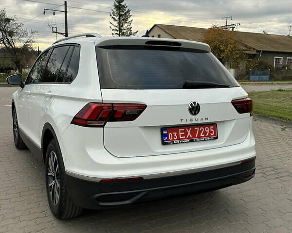 Белый Фольксваген Тигуан, объемом двигателя 2 л и пробегом 132 тыс. км за 27750 $, фото 23 на Automoto.ua