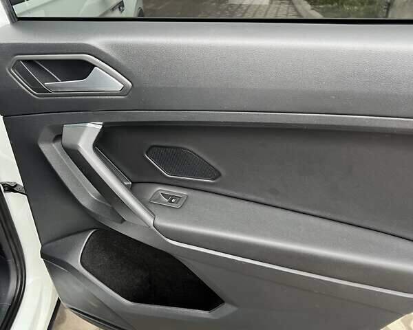 Білий Фольксваген Тігуан, об'ємом двигуна 1.98 л та пробігом 113 тис. км за 25500 $, фото 74 на Automoto.ua