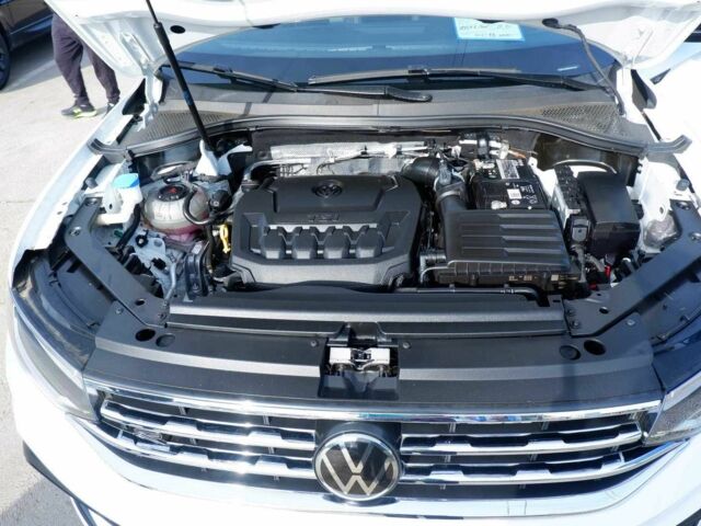 Белый Фольксваген Тигуан, объемом двигателя 2 л и пробегом 17 тыс. км за 16200 $, фото 3 на Automoto.ua