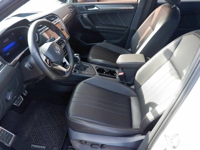 Белый Фольксваген Тигуан, объемом двигателя 2 л и пробегом 17 тыс. км за 16200 $, фото 4 на Automoto.ua