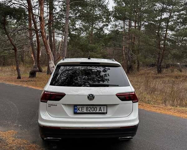 Білий Фольксваген Тігуан, об'ємом двигуна 2 л та пробігом 125 тис. км за 20000 $, фото 7 на Automoto.ua