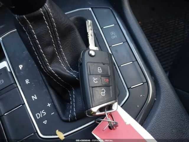 Белый Фольксваген Тигуан, объемом двигателя 2 л и пробегом 31 тыс. км за 5000 $, фото 12 на Automoto.ua