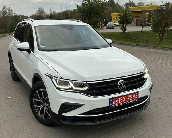 Белый Фольксваген Тигуан, объемом двигателя 2 л и пробегом 132 тыс. км за 27750 $, фото 20 на Automoto.ua