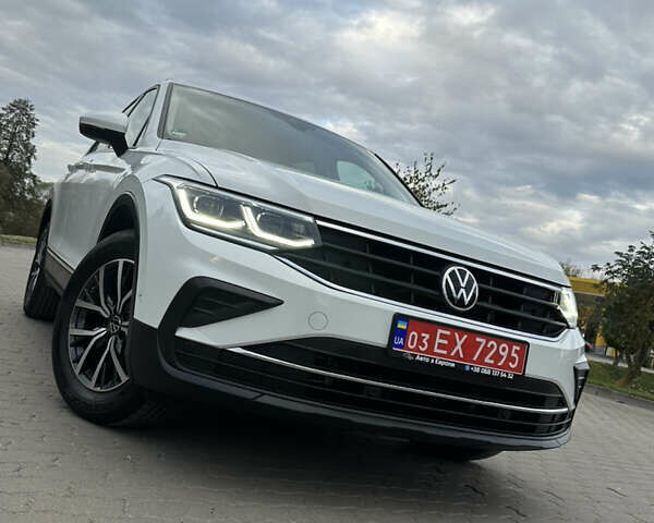 Белый Фольксваген Тигуан, объемом двигателя 2 л и пробегом 132 тыс. км за 27750 $, фото 17 на Automoto.ua