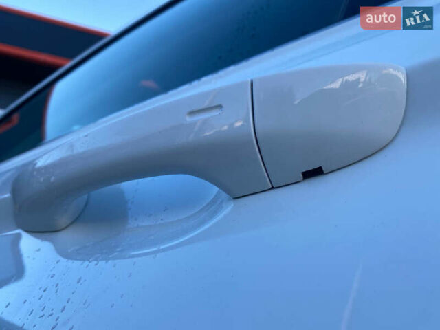 Білий Фольксваген Тігуан, об'ємом двигуна 2 л та пробігом 135 тис. км за 18800 $, фото 5 на Automoto.ua