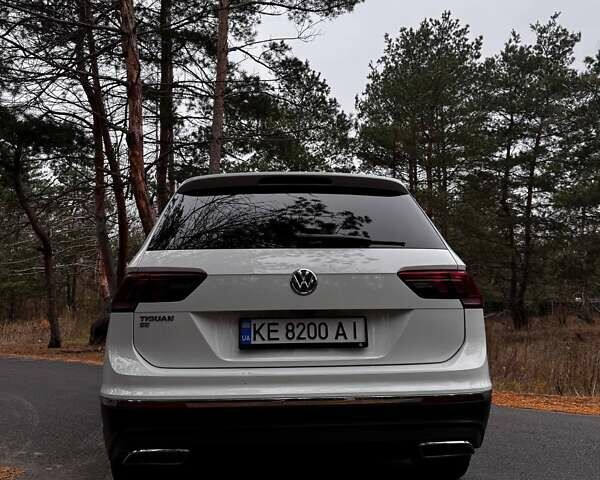 Білий Фольксваген Тігуан, об'ємом двигуна 2 л та пробігом 125 тис. км за 20000 $, фото 16 на Automoto.ua