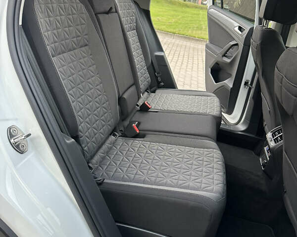 Білий Фольксваген Тігуан, об'ємом двигуна 2 л та пробігом 133 тис. км за 27550 $, фото 95 на Automoto.ua