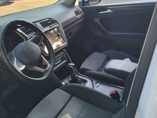 Белый Фольксваген Тигуан, объемом двигателя 2 л и пробегом 52 тыс. км за 37000 $, фото 5 на Automoto.ua