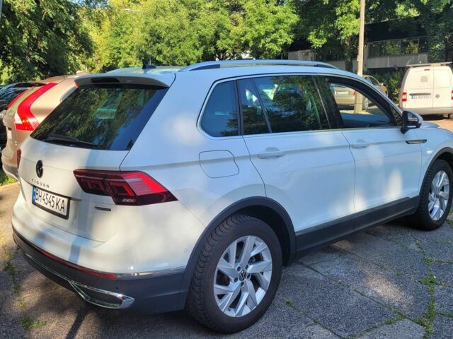 Белый Фольксваген Тигуан, объемом двигателя 2 л и пробегом 52 тыс. км за 37000 $, фото 2 на Automoto.ua