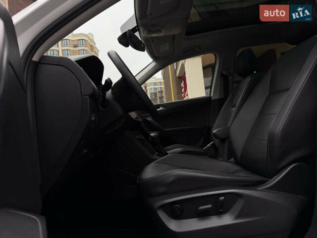 Білий Фольксваген Тігуан, об'ємом двигуна 2 л та пробігом 103 тис. км за 21000 $, фото 5 на Automoto.ua