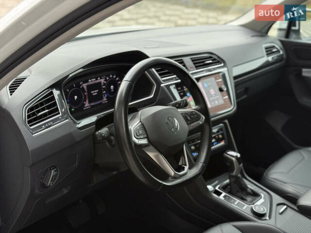 Білий Фольксваген Тігуан, об'ємом двигуна 2 л та пробігом 191 тис. км за 29200 $, фото 27 на Automoto.ua