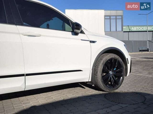 Білий Фольксваген Тігуан, об'ємом двигуна 2 л та пробігом 123 тис. км за 27500 $, фото 96 на Automoto.ua