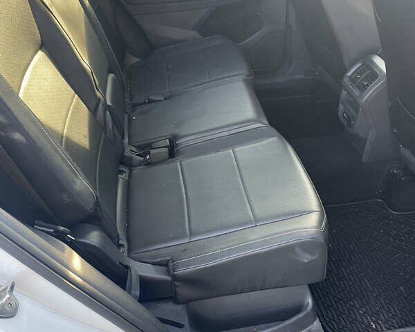 Белый Фольксваген Тигуан, объемом двигателя 1.98 л и пробегом 115 тыс. км за 13000 $, фото 14 на Automoto.ua