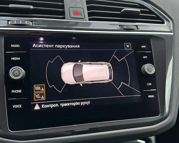 Белый Фольксваген Тигуан, объемом двигателя 2 л и пробегом 132 тыс. км за 27750 $, фото 86 на Automoto.ua