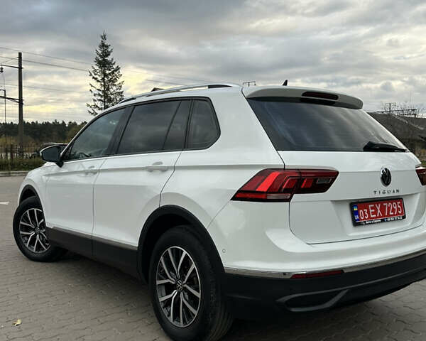 Белый Фольксваген Тигуан, объемом двигателя 2 л и пробегом 132 тыс. км за 27750 $, фото 31 на Automoto.ua