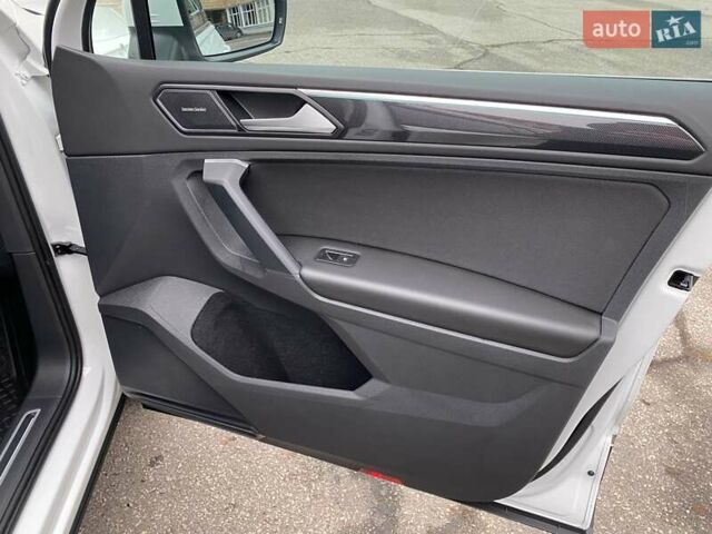 Білий Фольксваген Тігуан, об'ємом двигуна 1.98 л та пробігом 10 тис. км за 35500 $, фото 26 на Automoto.ua