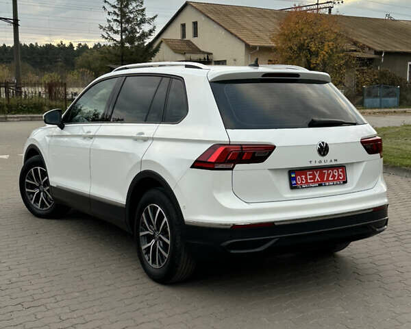 Белый Фольксваген Тигуан, объемом двигателя 2 л и пробегом 132 тыс. км за 27750 $, фото 55 на Automoto.ua