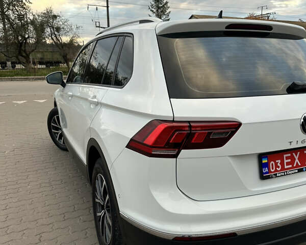 Белый Фольксваген Тигуан, объемом двигателя 2 л и пробегом 132 тыс. км за 27750 $, фото 44 на Automoto.ua