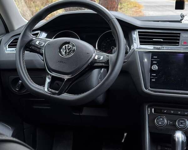 Білий Фольксваген Тігуан, об'ємом двигуна 2 л та пробігом 125 тис. км за 20000 $, фото 2 на Automoto.ua