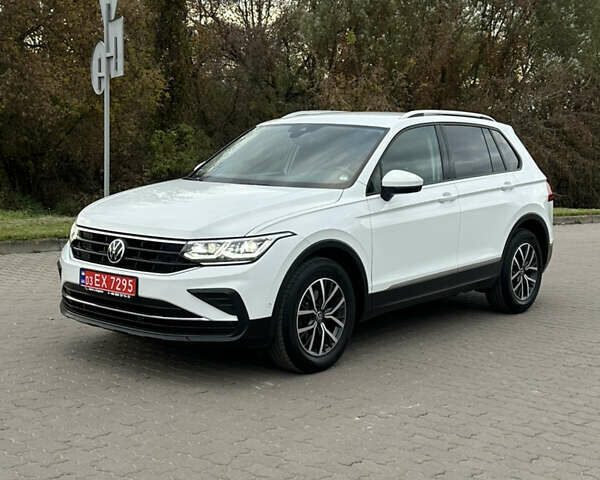 Белый Фольксваген Тигуан, объемом двигателя 2 л и пробегом 132 тыс. км за 27750 $, фото 62 на Automoto.ua