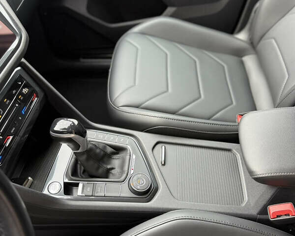 Білий Фольксваген Тігуан, об'ємом двигуна 2 л та пробігом 191 тис. км за 29200 $, фото 31 на Automoto.ua