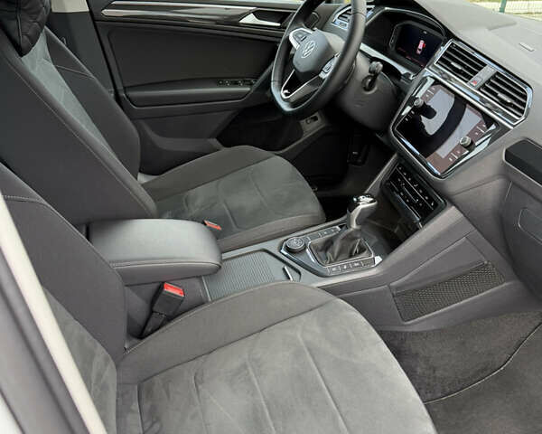 Білий Фольксваген Тігуан, об'ємом двигуна 1.97 л та пробігом 78 тис. км за 36000 $, фото 26 на Automoto.ua