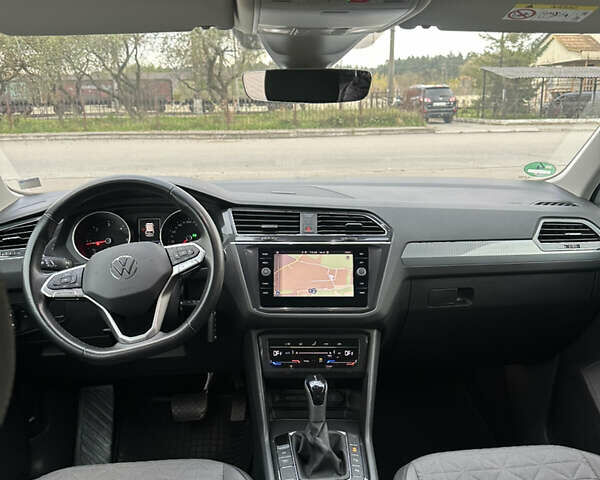 Белый Фольксваген Тигуан, объемом двигателя 2 л и пробегом 132 тыс. км за 27750 $, фото 100 на Automoto.ua