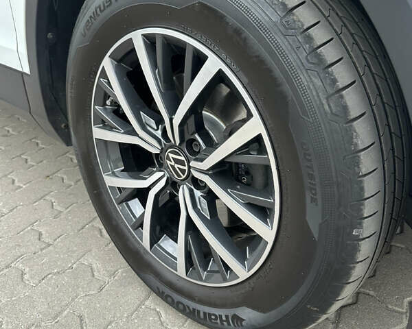 Белый Фольксваген Тигуан, объемом двигателя 2 л и пробегом 132 тыс. км за 27750 $, фото 67 на Automoto.ua