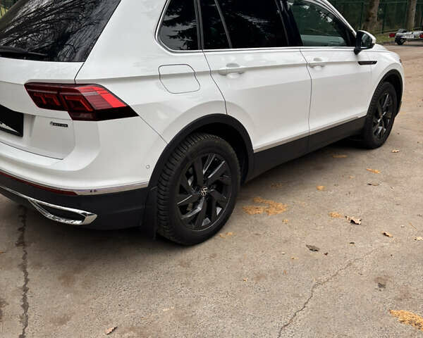 Білий Фольксваген Тігуан, об'ємом двигуна 1.98 л та пробігом 35 тис. км за 31600 $, фото 5 на Automoto.ua