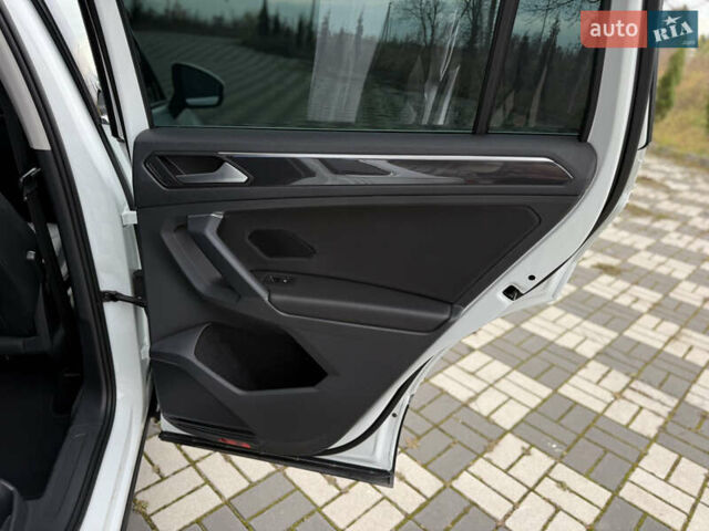 Білий Фольксваген Тігуан, об'ємом двигуна 2 л та пробігом 191 тис. км за 29200 $, фото 47 на Automoto.ua