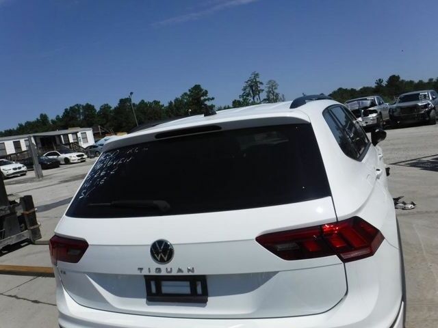 Белый Фольксваген Тигуан, объемом двигателя 2 л и пробегом 73 тыс. км за 13500 $, фото 4 на Automoto.ua