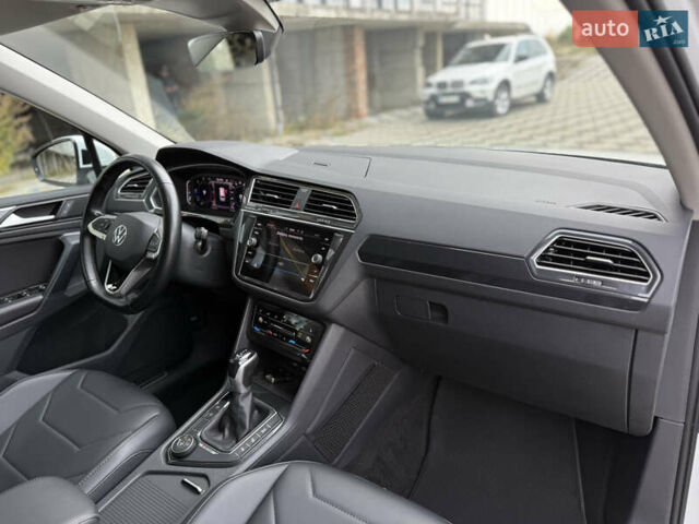 Білий Фольксваген Тігуан, об'ємом двигуна 2 л та пробігом 191 тис. км за 29200 $, фото 52 на Automoto.ua