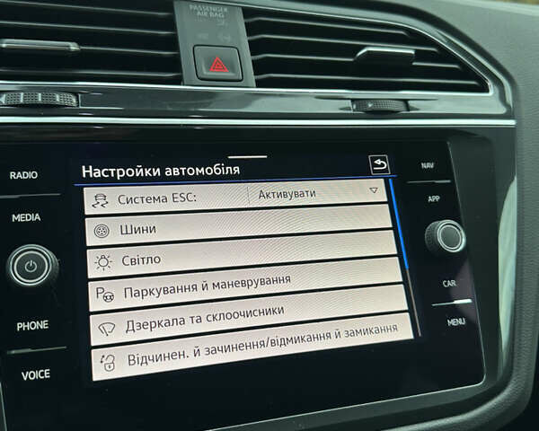 Белый Фольксваген Тигуан, объемом двигателя 2 л и пробегом 132 тыс. км за 27750 $, фото 119 на Automoto.ua