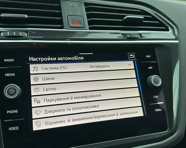 Белый Фольксваген Тигуан, объемом двигателя 2 л и пробегом 132 тыс. км за 27750 $, фото 120 на Automoto.ua