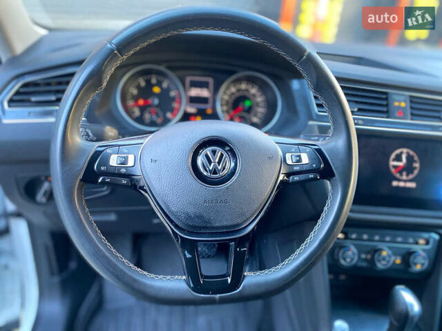 Білий Фольксваген Тігуан, об'ємом двигуна 2 л та пробігом 135 тис. км за 18800 $, фото 13 на Automoto.ua