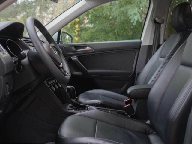 Белый Фольксваген Тигуан, объемом двигателя 2 л и пробегом 67 тыс. км за 16800 $, фото 6 на Automoto.ua