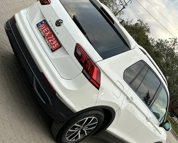 Белый Фольксваген Тигуан, объемом двигателя 2 л и пробегом 132 тыс. км за 27750 $, фото 52 на Automoto.ua