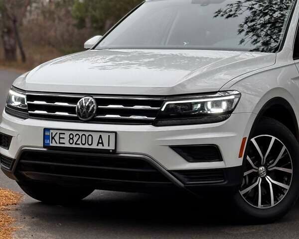 Білий Фольксваген Тігуан, об'ємом двигуна 2 л та пробігом 125 тис. км за 20000 $, фото 29 на Automoto.ua
