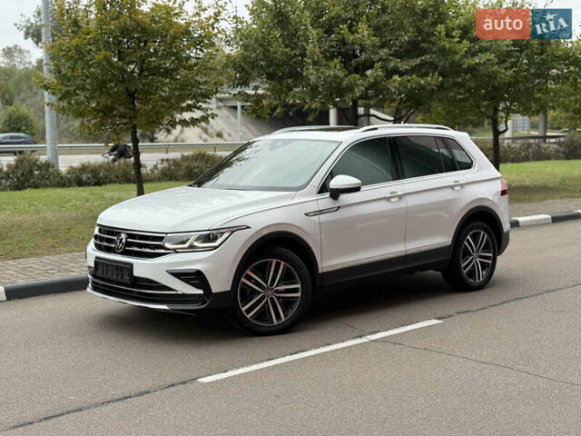 Фольксваген Тигуан 2022 в Киеве на Automoto.ua Белый Фольксваген Тигуан, объемом двигателя 2 л и пробегом 32 тыс. км за 35500 $, фото 1 на Automoto.ua