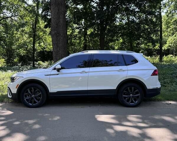 Белый Фольксваген Тигуан, объемом двигателя 2 л и пробегом 50 тыс. км за 29000 $, фото 4 на Automoto.ua