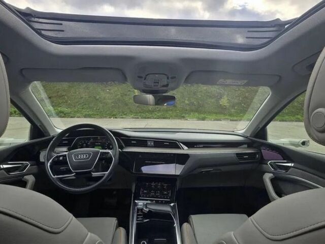 Белый Фольксваген Тигуан, объемом двигателя 0 л и пробегом 50 тыс. км за 25600 $, фото 2 на Automoto.ua