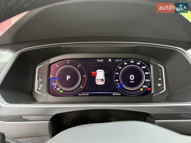 Білий Фольксваген Тігуан, об'ємом двигуна 2 л та пробігом 32 тис. км за 35500 $, фото 34 на Automoto.ua