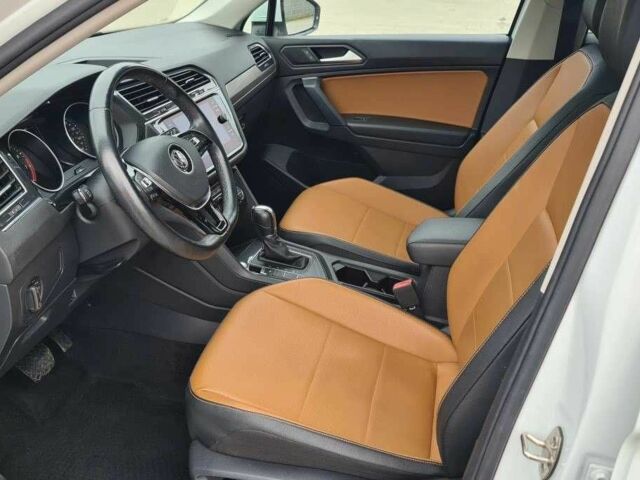 Білий Фольксваген Тігуан, об'ємом двигуна 2 л та пробігом 75 тис. км за 12400 $, фото 16 на Automoto.ua