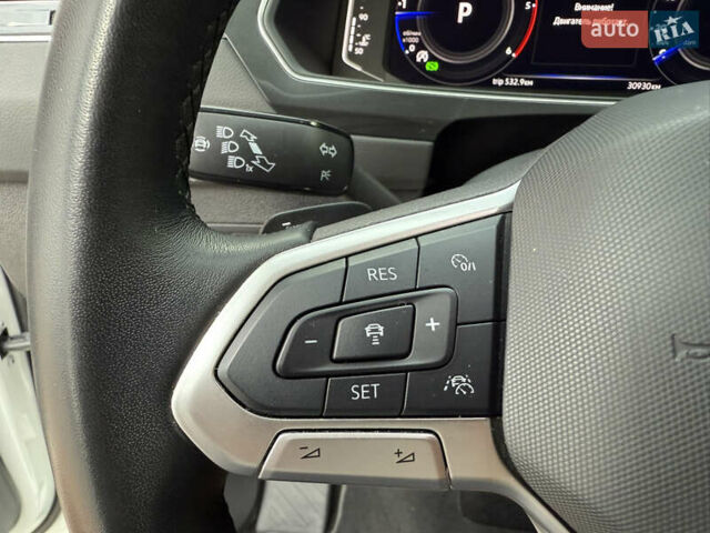 Білий Фольксваген Тігуан, об'ємом двигуна 2 л та пробігом 32 тис. км за 35500 $, фото 32 на Automoto.ua