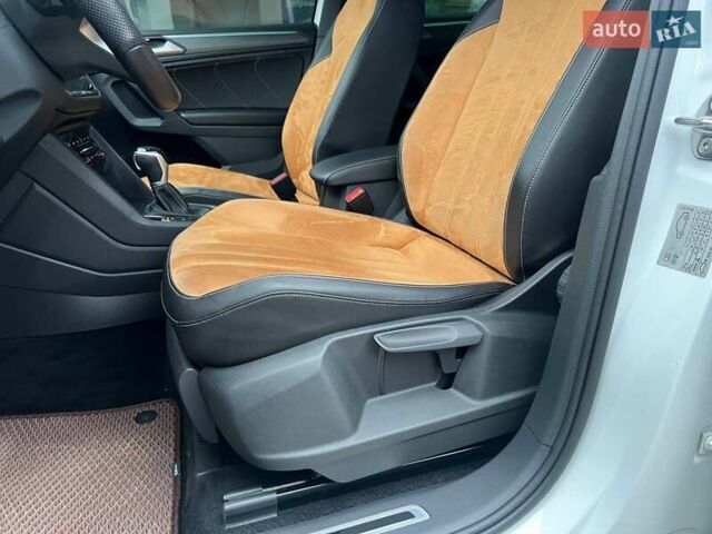 Білий Фольксваген Тігуан, об'ємом двигуна 1.98 л та пробігом 48 тис. км за 39000 $, фото 26 на Automoto.ua