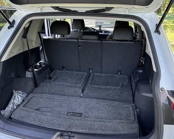 Белый Фольксваген Тигуан, объемом двигателя 2 л и пробегом 50 тыс. км за 29000 $, фото 17 на Automoto.ua